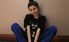 吃瓜娱乐哈妮克孜,从敦煌舞惊艳到娱乐圈风波，她的成长与争议之路”